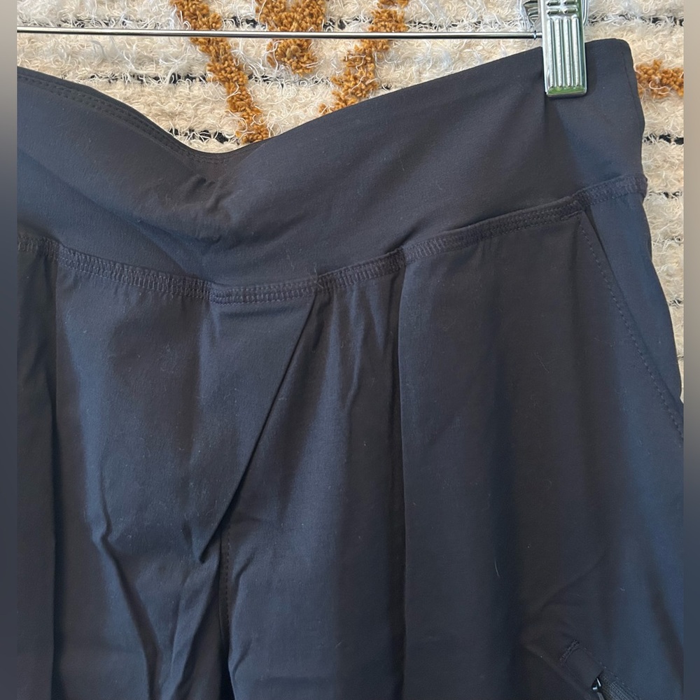 Women’s Mountain Hardwear Black Pants